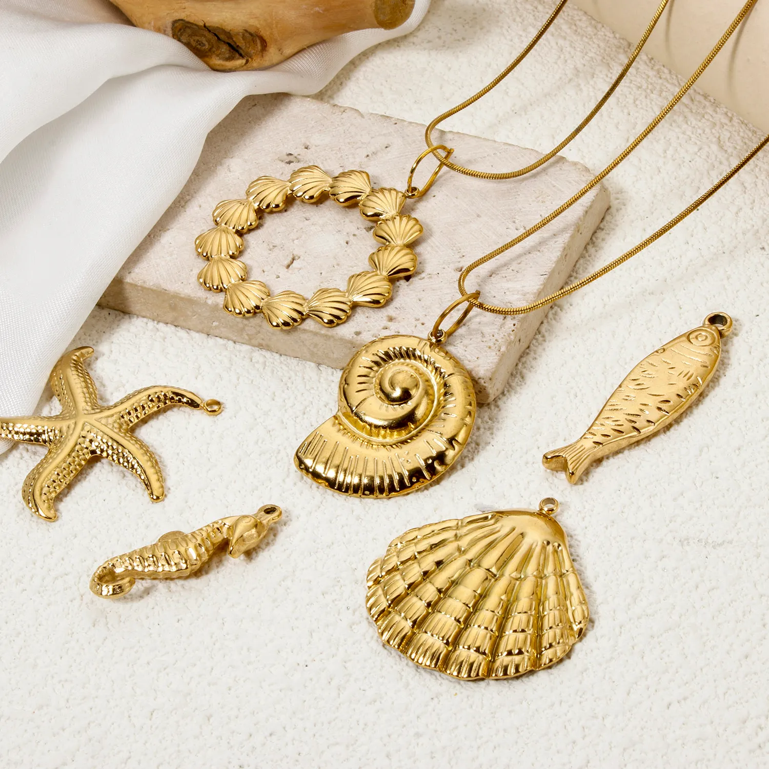 Authentic 304 Ocean Jewelry Pendants 18K Real Gold Plated Seahorse Animal Shell 3D Charms Necklace Earrings DIY Findings