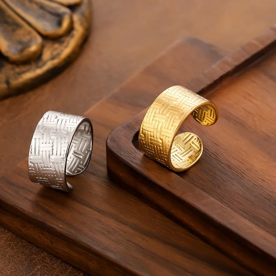 Authentic Minimalist Old Money Style 18K Gold-plated Stainless Steel Woven Pattern Wide Band Open Rings for Women Daily Wear Party Jewelry