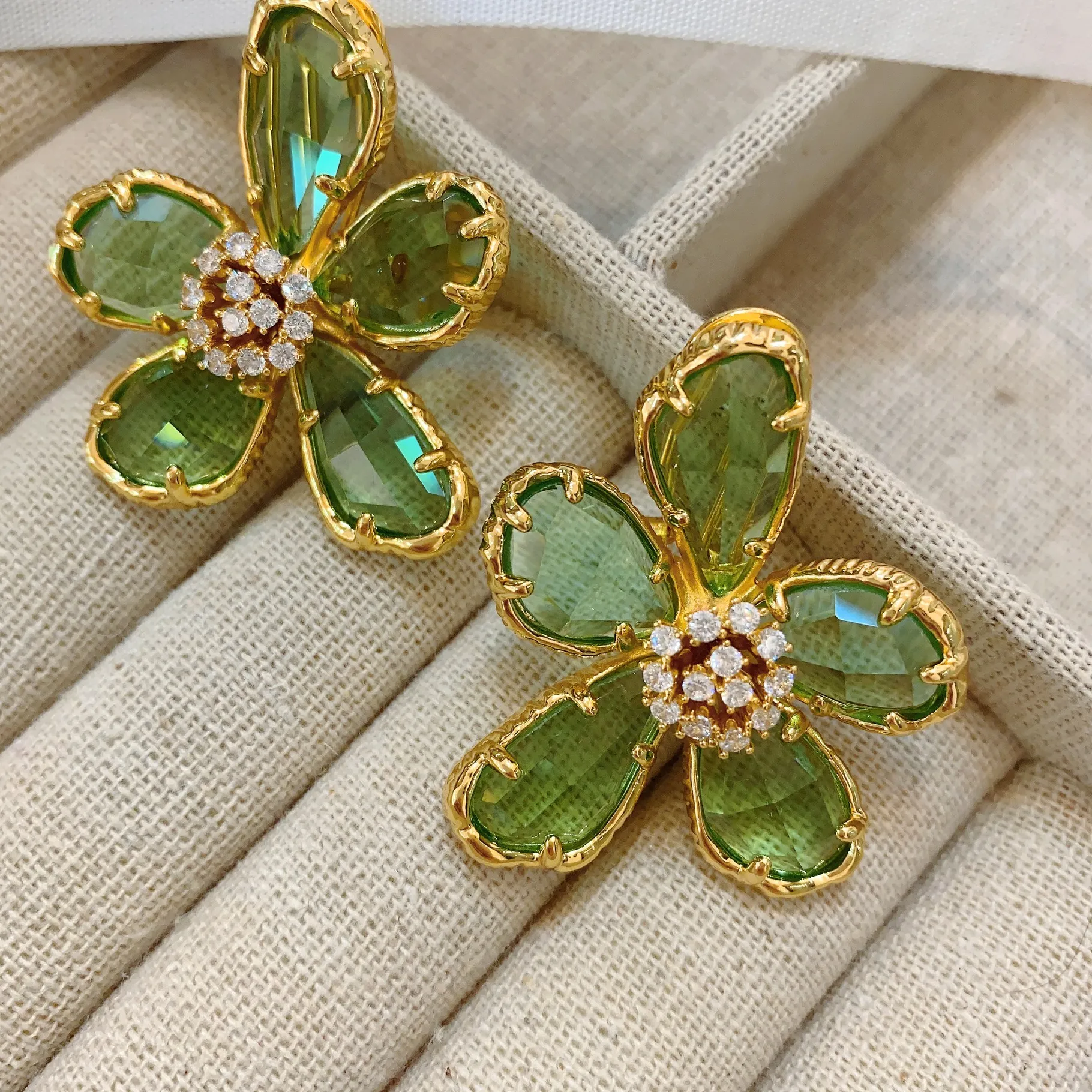 Authentic Beautiful Charm Green Crystal Flower Big Stud Earrings Fashion Women Party Jewelry Gift Gold Plated Earrings Anniversary Gift