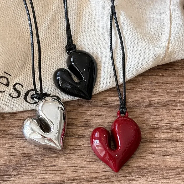Authentic LATS Red Heart Pendant Necklace Vintage 80s Aesthetic Love Inspired Choker New Fashion Romantic Heart Necklace for Women
