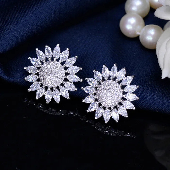 Authentic White Gold Plated Green Cubic Zirconia Stone Piercing Stud Lovely Flower Earring