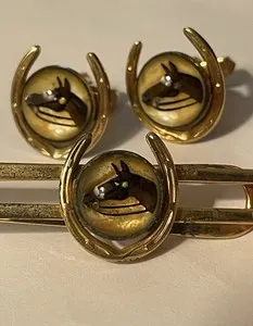 Authentic Old ANSON GOLD PLATED Intaglio Glass Horse TIE CLIP & CUFFLINKS Lucky Horseshoe