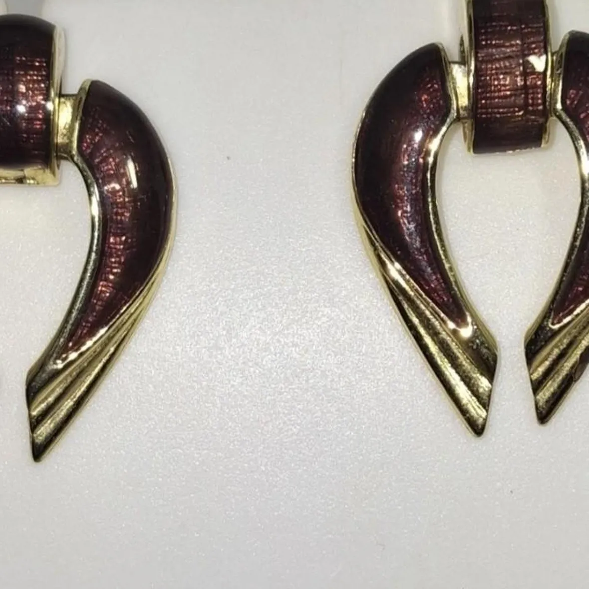Authentic Golden Horseshoe Whisper – Vintage Dangle Earrings of Luck & Light