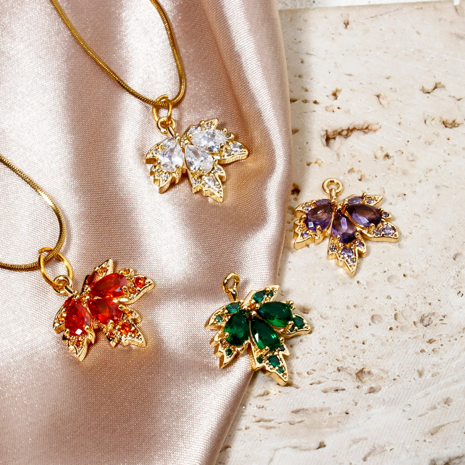 Authentic 2pcs Brass Glass Charms Gold Plated Multicolor Maple Leaf Micro Pave Green Red Necklace Pendants Jewelyr Accessories 20mm x 17mm