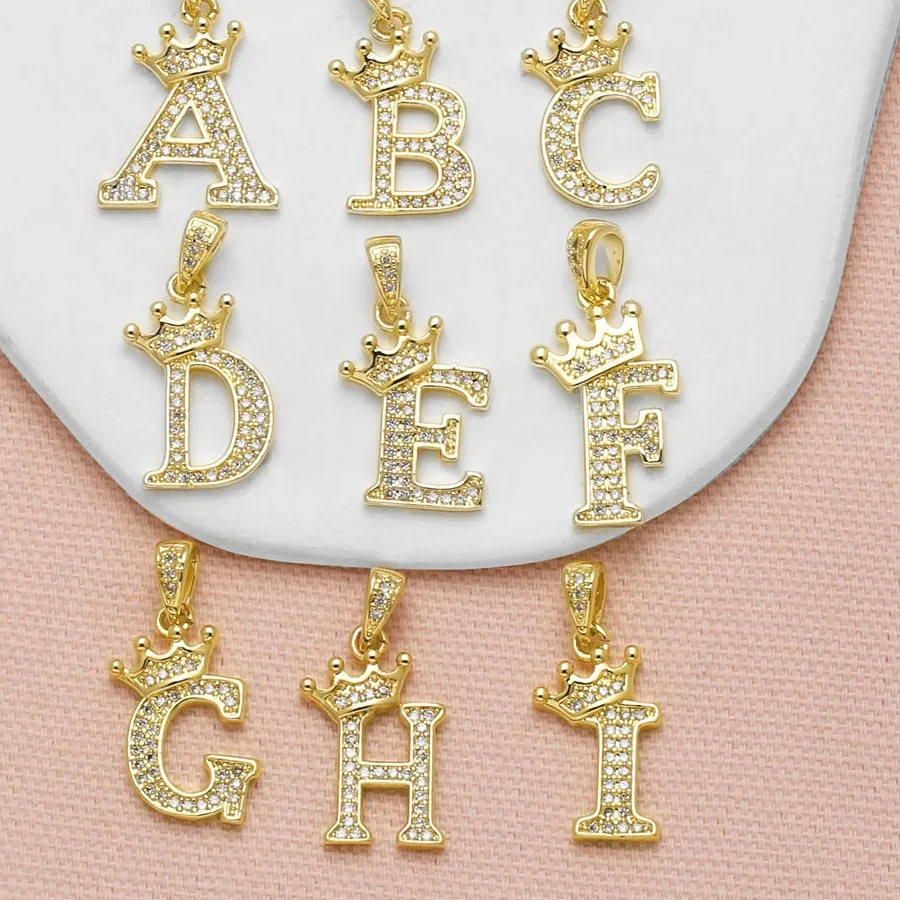 Authentic OCESRIO White Crystal Crown 26 Letters Pendant for Necklace Copper Gold Plated Purse Charm Jewelry Making Component pdta041