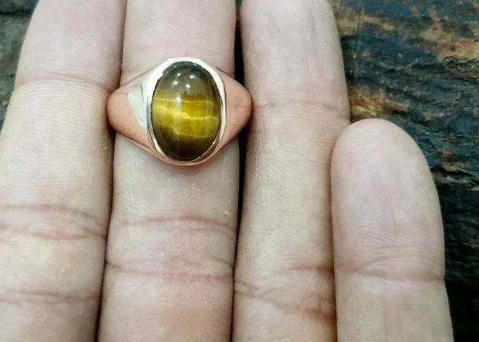 Authentic The Golden Gaze Tiger Eye Sovereign Ring