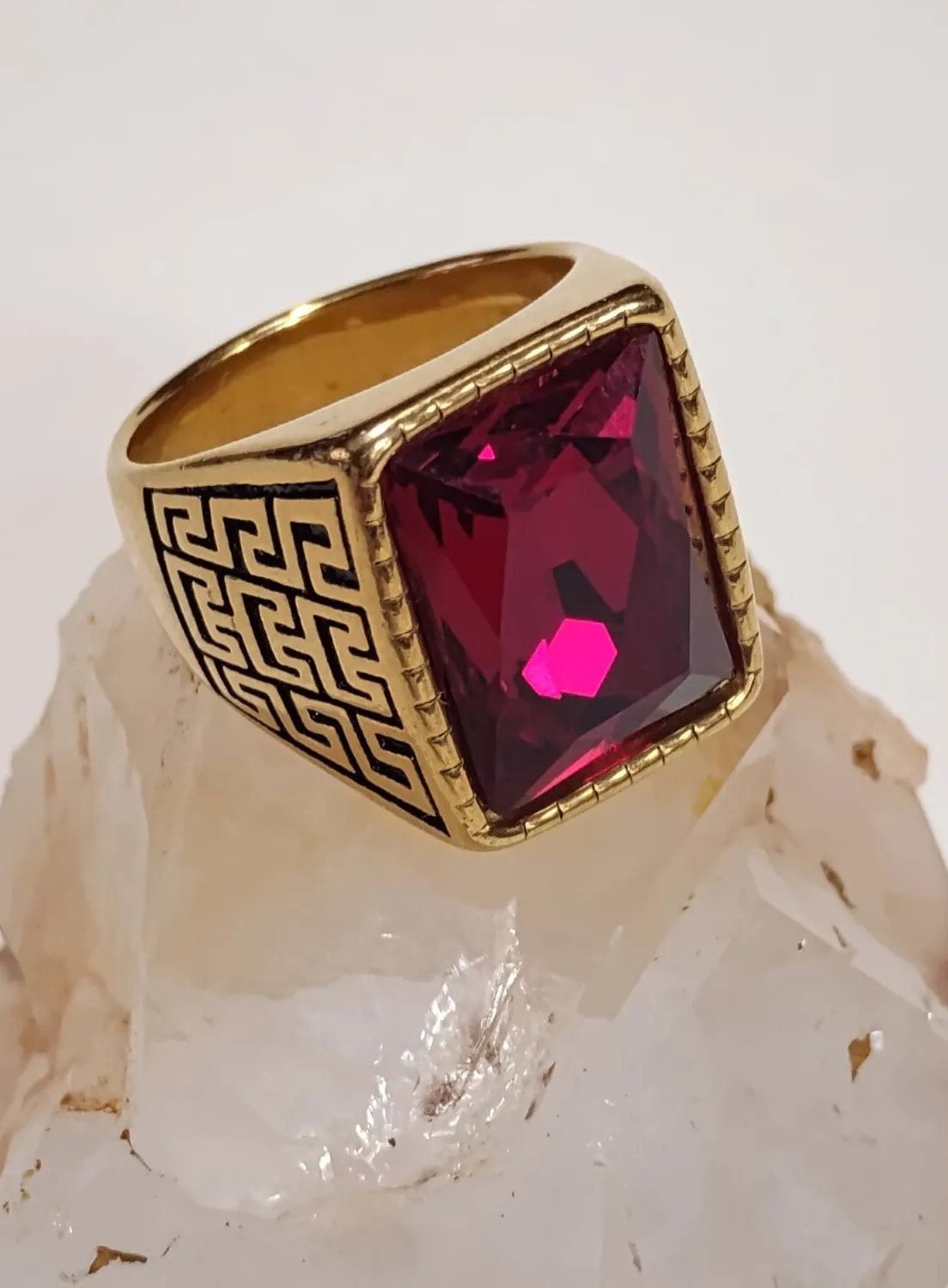 Authentic The Pharaohs Maze Red Garnet Gold Plated Ring Size 10