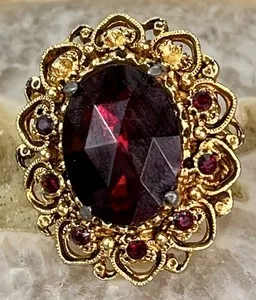 Authentic VTG Gold Plated Garnet Red Rhinestone Filigree Statement Adjustable Ring 11.3g