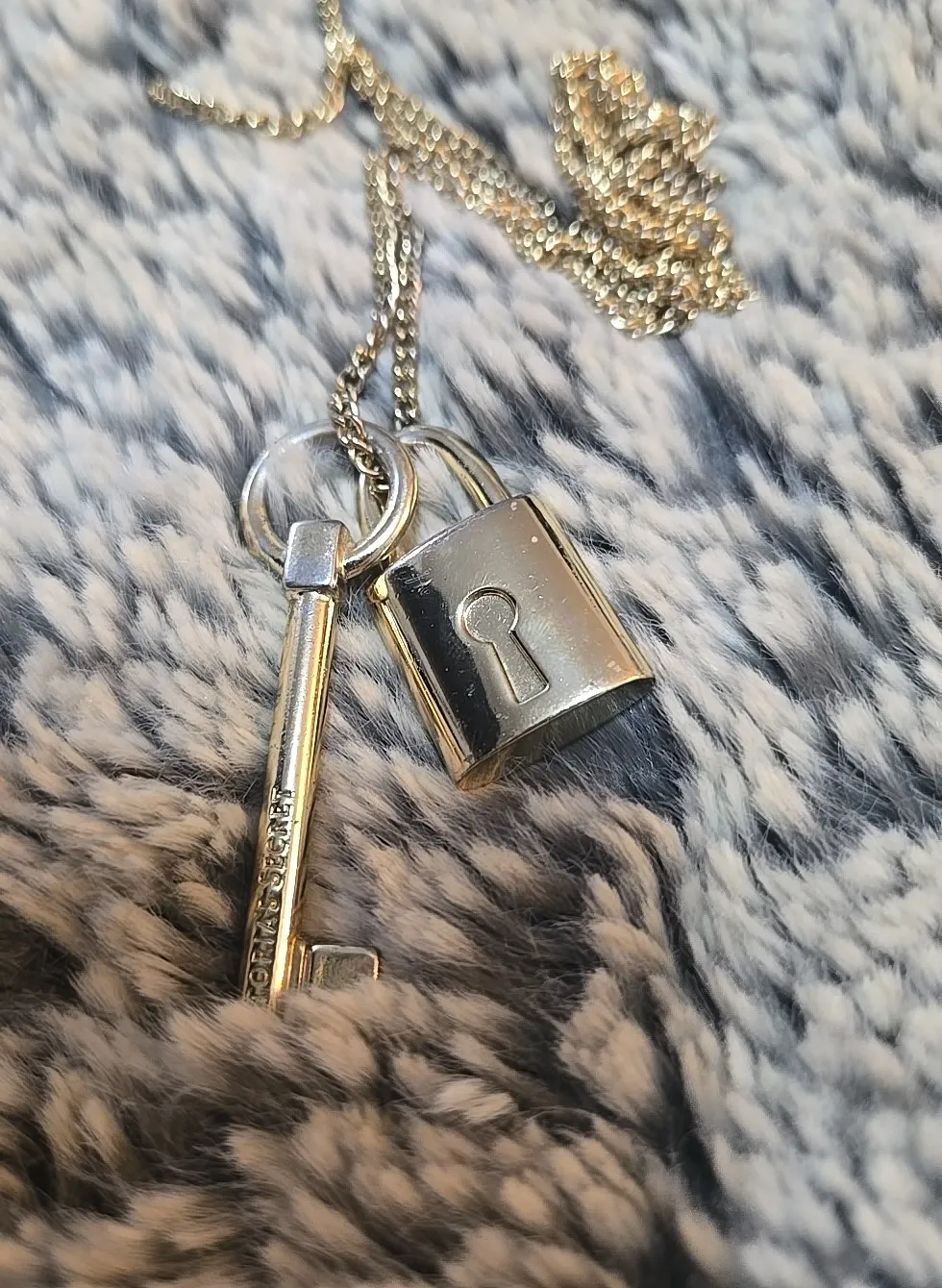 Authentic Victoria Secret PENDANT Lock & Key Scandalous Gold Plated 20” Necklace VINTAGE