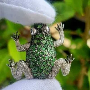 Authentic 2.60Ct Round Simulated Emerald Unique Frog Shape Brooch Pin14k White Gold Plated