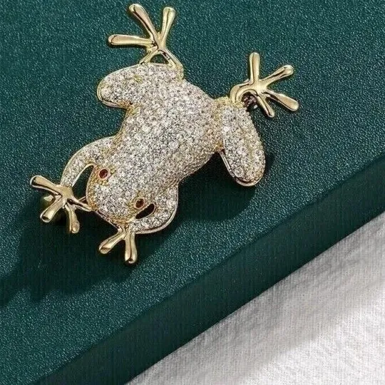 Authentic 2.00 Ct Round Cut Simulated Diamond Women's Frog Brooch 14K Yellow Gold Plated