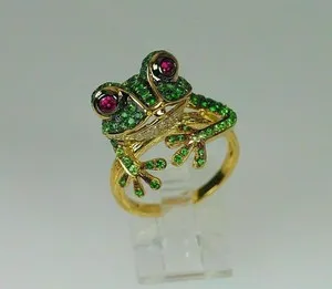 Authentic Golden Harmony: Emerald & Ruby Frog Ring, Guardian of Prosperity & Love