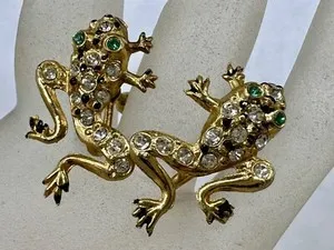 Authentic ESTATE GOLD PLATED RHINESTONE GREEN GLASS EYES FROG SCREW BACK EARRINGS