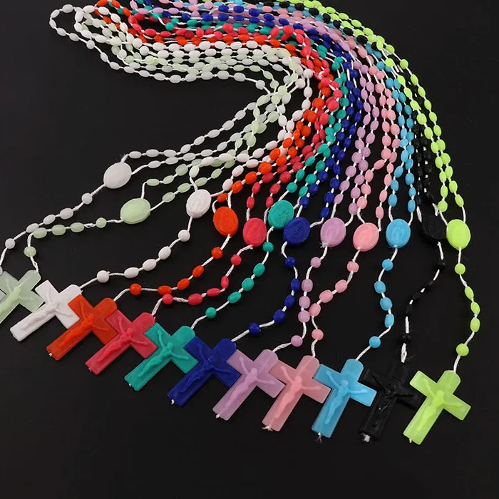 Authentic 12 PCS/Lot Factory Multi-color Rosary Prayer Beads Classic Old Plastic Cross Pendant Necklaces Catholic Prayer Jewelry