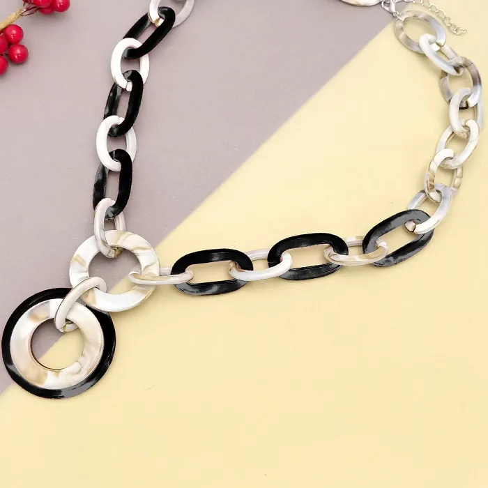Authentic Women's Vintage Acrylic Chunky Chain Necklace with Double Circle Pendant Statement Necklace Bold and Eye-catching Women Jewelry