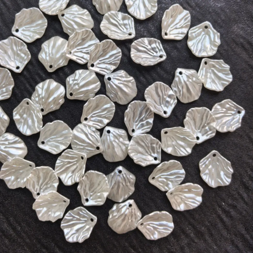 Authentic 17.5mm Pure white leaves, acrylic beads, DIY pendants, jewelry, clothing, decorative beads, holiday gifts, parties