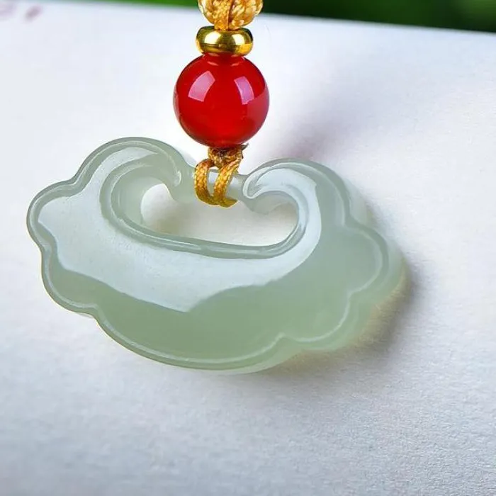 Authentic Celestial Cloud‑Lock Jade Amulet – 25mm Nephrite Charm