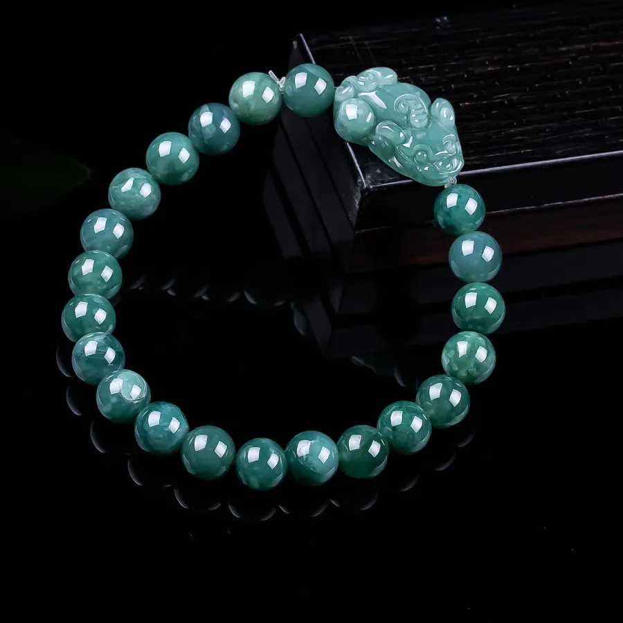 Authentic Pixiu's Protective Embrace: A Vintage Burmese Jadeite Charm for Women