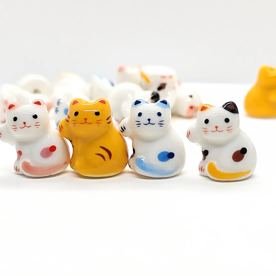 Authentic 18mm 4/8pcs Lucky Cat Raised Paw Ceramic Beads Maneki Neko Fortune Charm for DIY Jewelry Making Necklace Bracelet