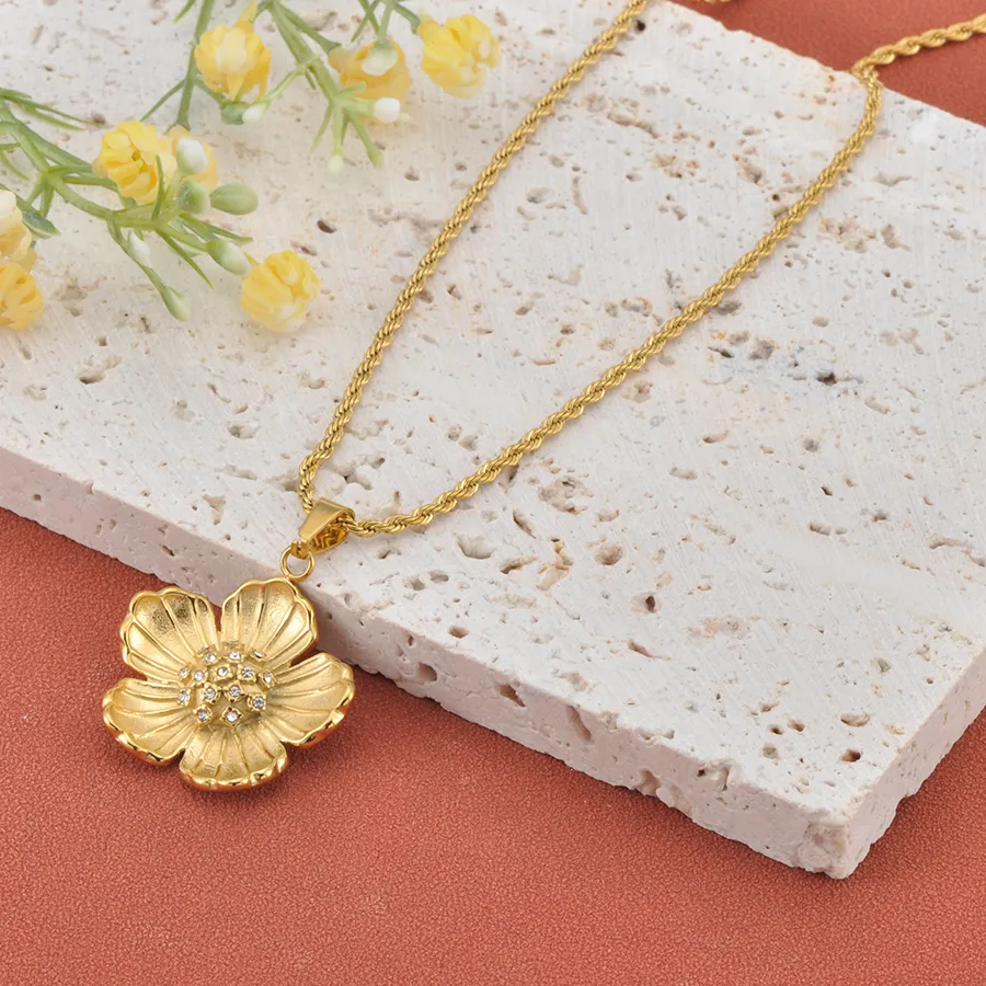 Authentic JeeMango Retro Delicate Flower Design Gold Color Necklace Stainless Steel Inlaid Zircon Pendant Elegant Jewelry For Women N25167