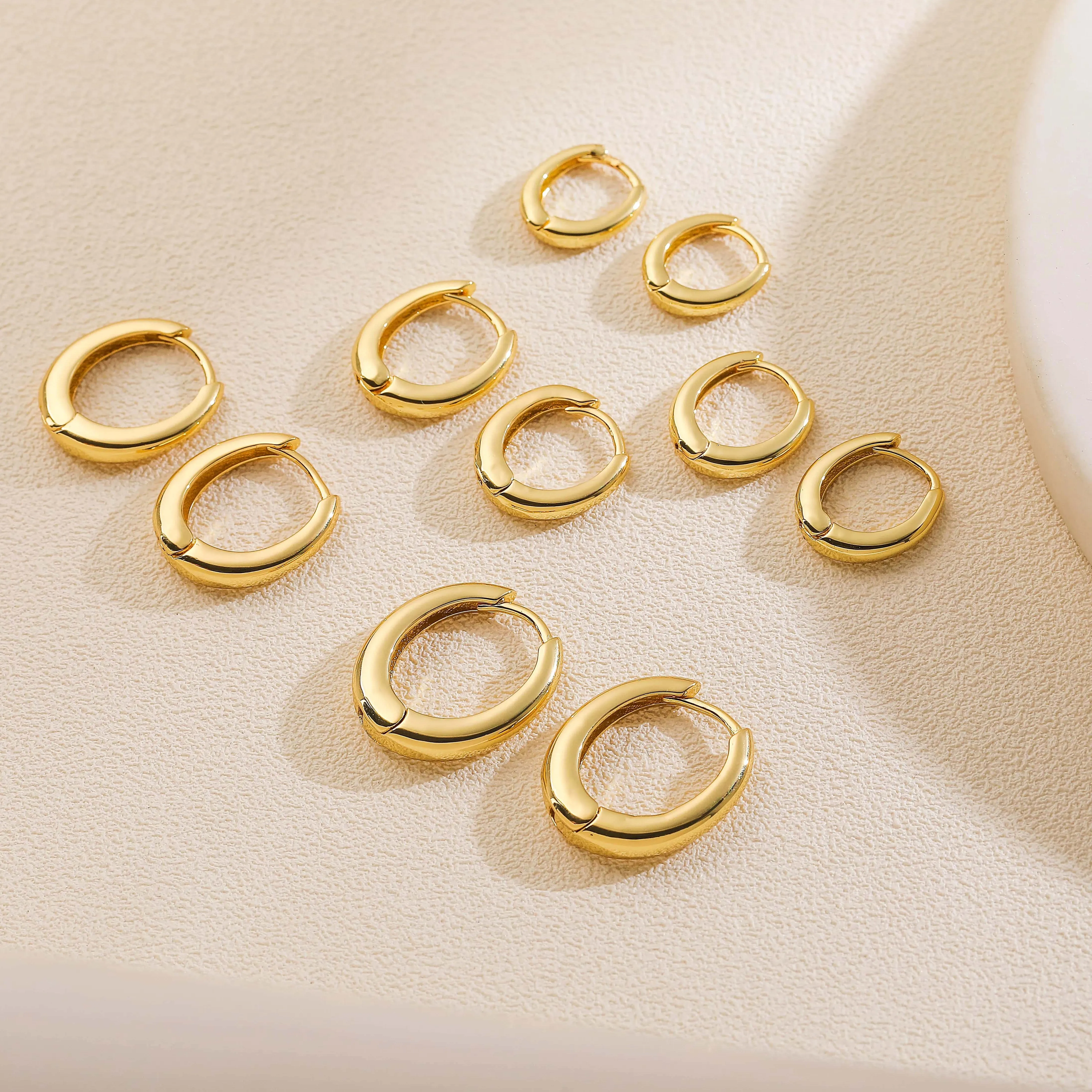 Authentic HECHENG,Chic Glossy Gold Plated Crystal Oval Huggie Hoop Earrings for Women Urban Modern Female Ear Hoops Jewelry