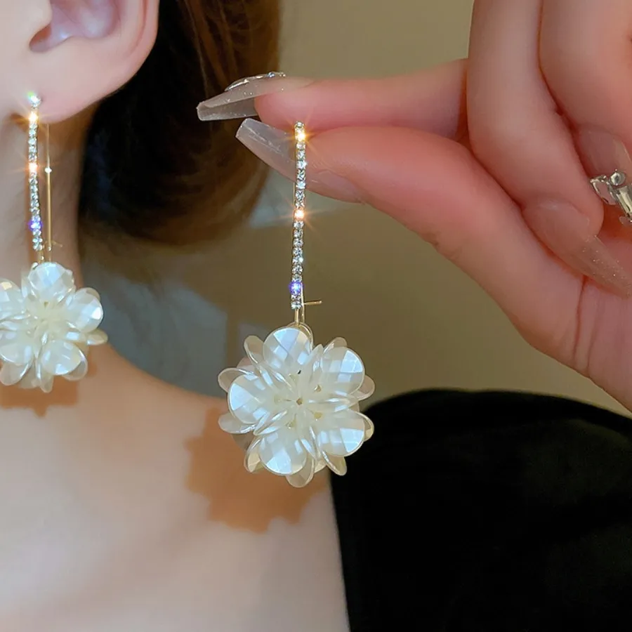 Authentic Ethereal Bloom: Radiant Petal Talismans of Golden Light