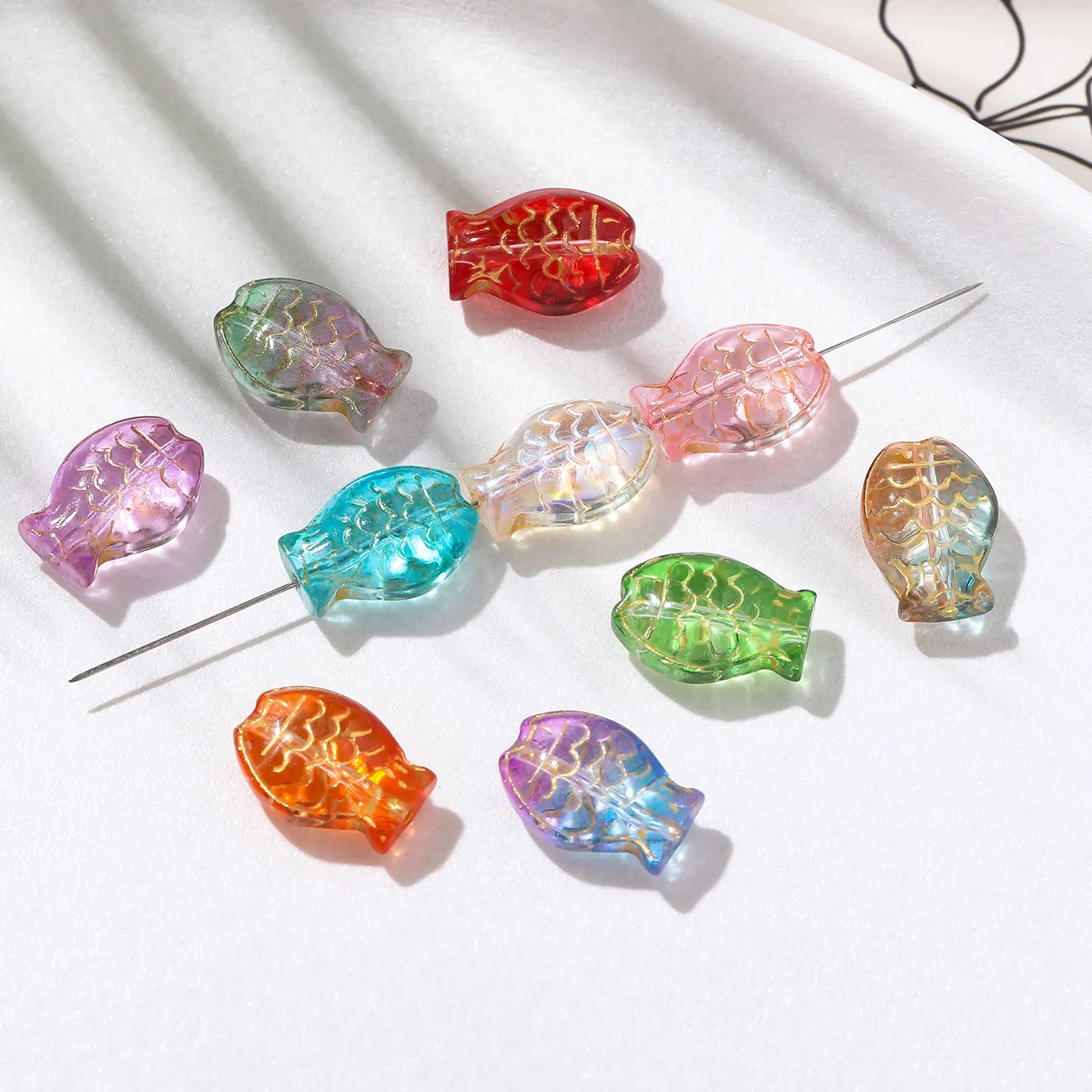 Authentic 10pcs 10*14.5mm Glass Golored Small Fish Shaped Beads with Golden Edge Spacer Beads for DIY Jewelry Earrings Bracelets Supplies