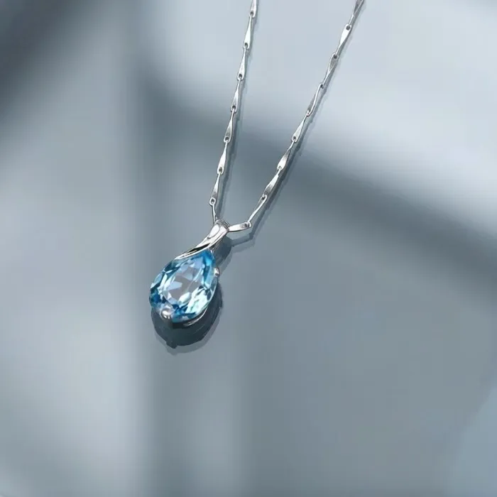 Authentic Hot-selling light luxury inlaid sea blue natural topaz pendant necklace, exquisite and elegant, trendy and versatile, daily wear, festival celebrations, party activities, and ideal jewelry gifts