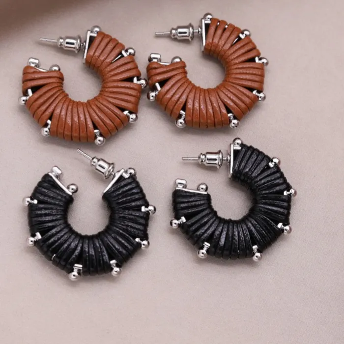 Authentic Korean new fashion jewelry silver plated round leather wrapped in autumn and winter earrings elegant women's daily accessories