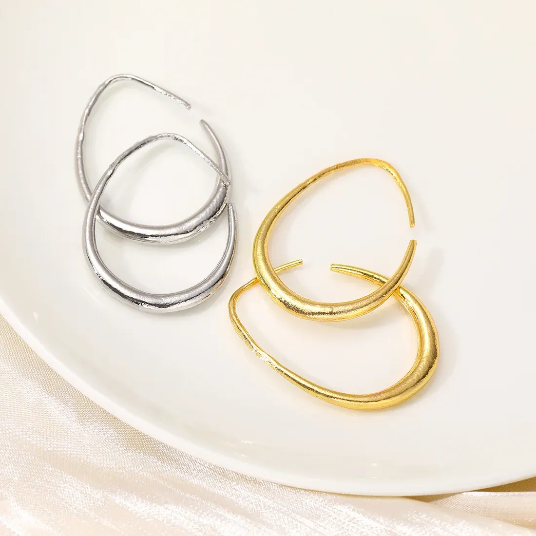 Authentic New Personality Retro Hong Kong Style Temperament Simple Cold Style Circle Earrings Oval Fashionable All-match High-end Jewelry