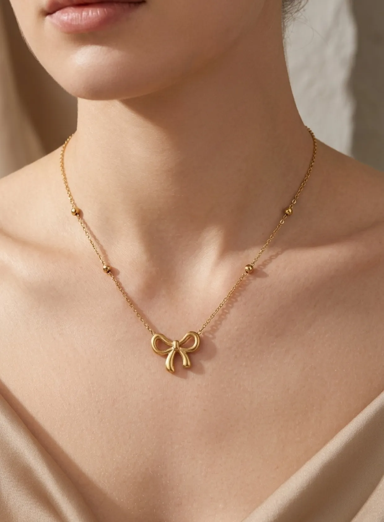 Authentic 1 Piece of 18K Gold-Plated Cute Bowknot Bead Necklace, Sweet and Simple Bow Tie Small Gold Bead Clavicle Chain, Suitable for Girls' Daily Energetic Outfits, Date Atmosphere Accessories, Birthday Surprise Gifts, Gentle Inner Wear Accents, and Can Be Worn Alone or Layered for Various Occasions