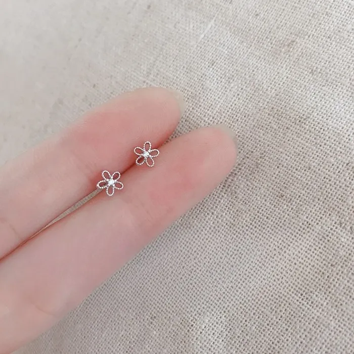 Authentic Mini Cute 925 Sterling Silver Hollowed-out Flower Gold Color Stud Earrings for Women Korean Girlish Style Piercing Jewelry Gifts