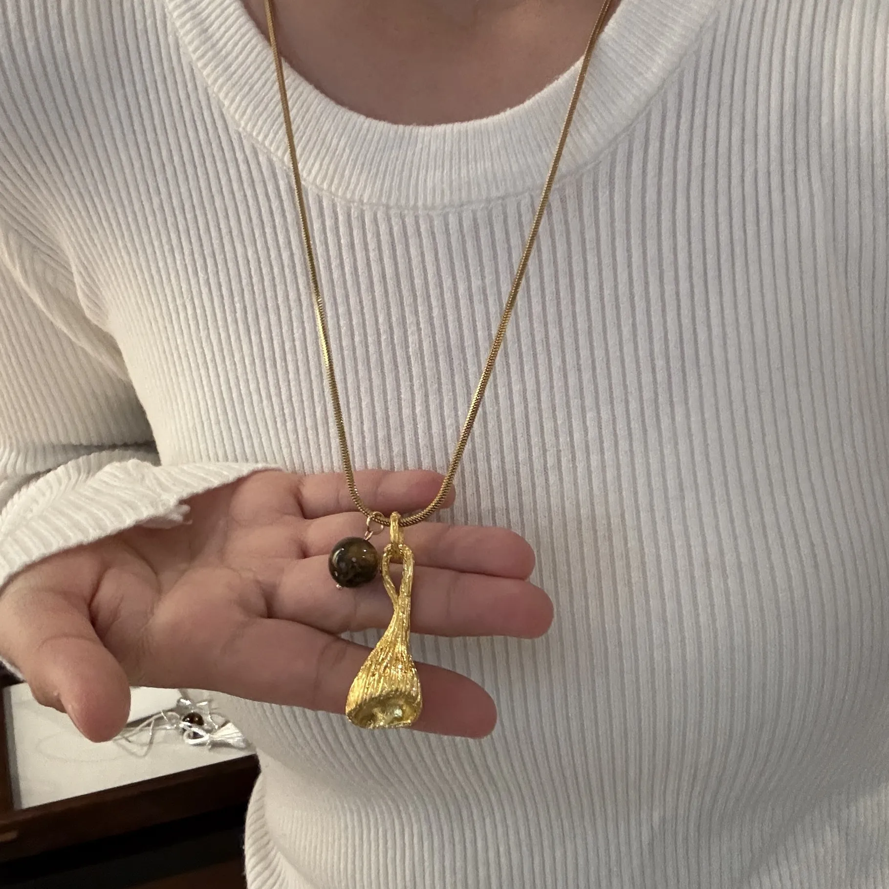 Authentic Design Ins Blogger Same Tiger Eye Water Drop Pull Necklace Women's Silver Flower Exquisite Light Luxury Sweater Chain