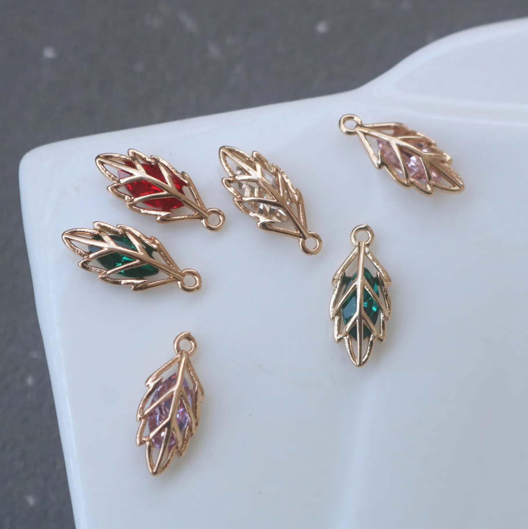 Authentic 20pcs/ Bag Vintage gold-plated hollowed out leaves small pendant diy earrings necklace costume accessories