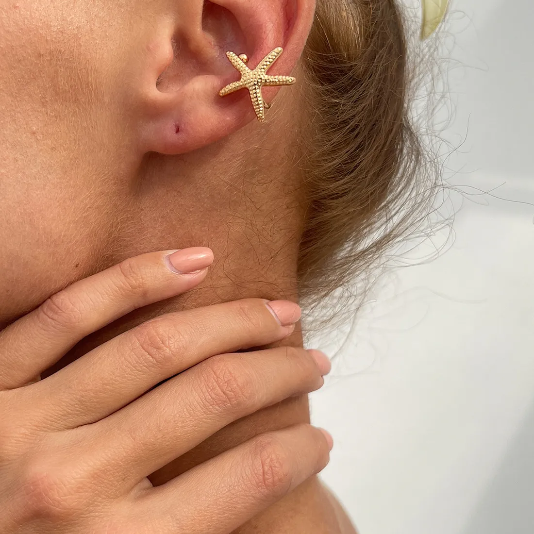 Authentic Trendy Starfish Ear Clips Fake Piercings Earrings for Women Boho Shell Conch Asymmetrical Stud Earrings Beach Party Jewelry Gift