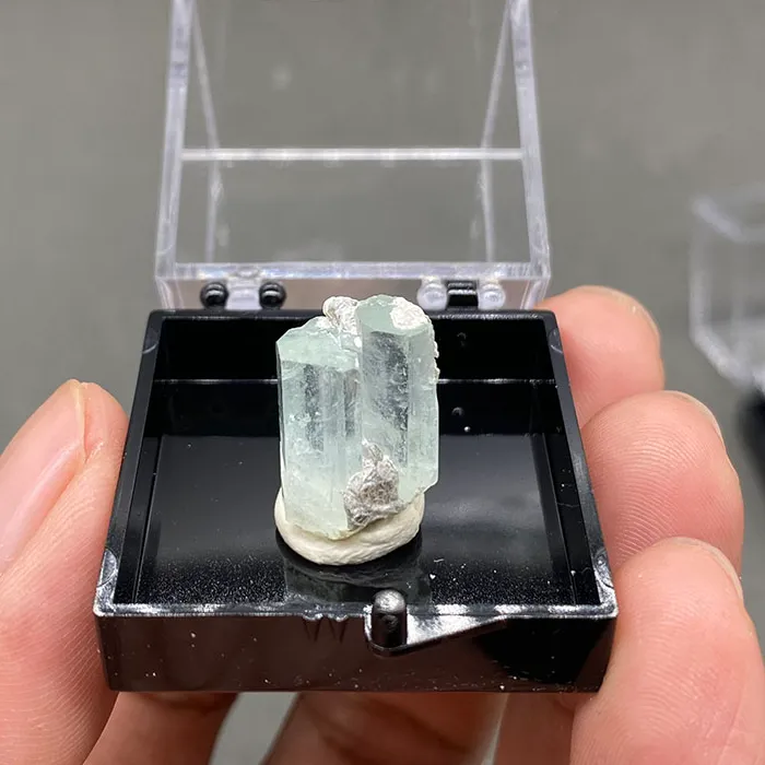 Authentic 100% natural Pakistan columnar  aquamarine pendant jewelry rough mineral specimen healing crystal gem+ box size ：35*35*35mm