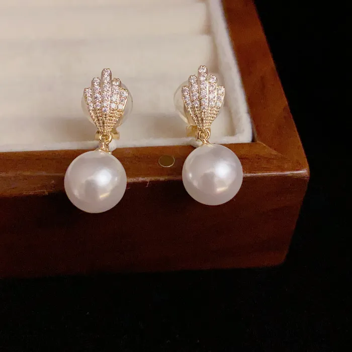 Authentic 14K Gold Plated Delicate Small Leaf Pearl Clip Earrings For Women Micro Paved Zircon Leaf Non Pierced Luxury Elegant Jewelry