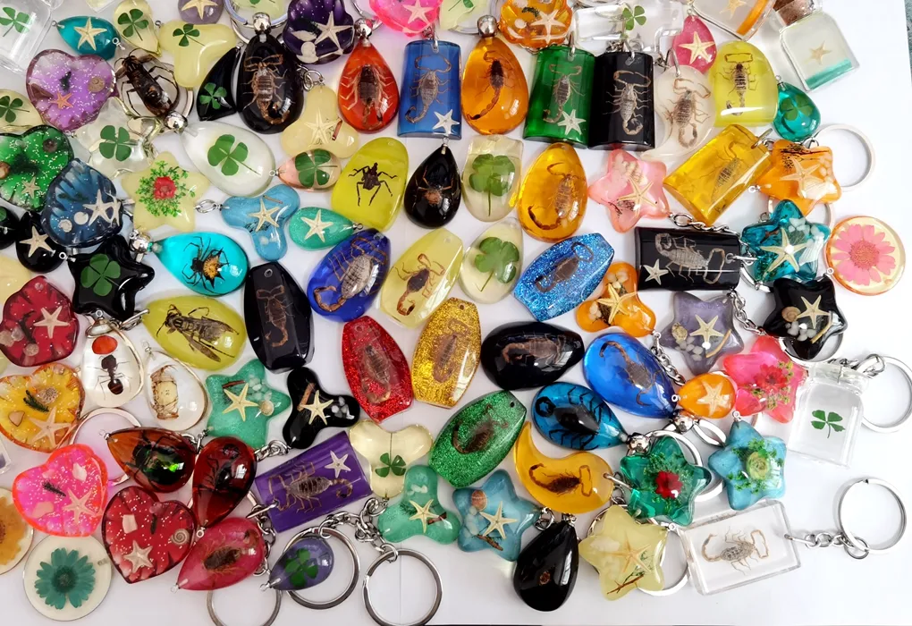 Authentic Starlit Nature: 100 Enchanted Keychains of Flowers, Starfish & Celestial Beasts