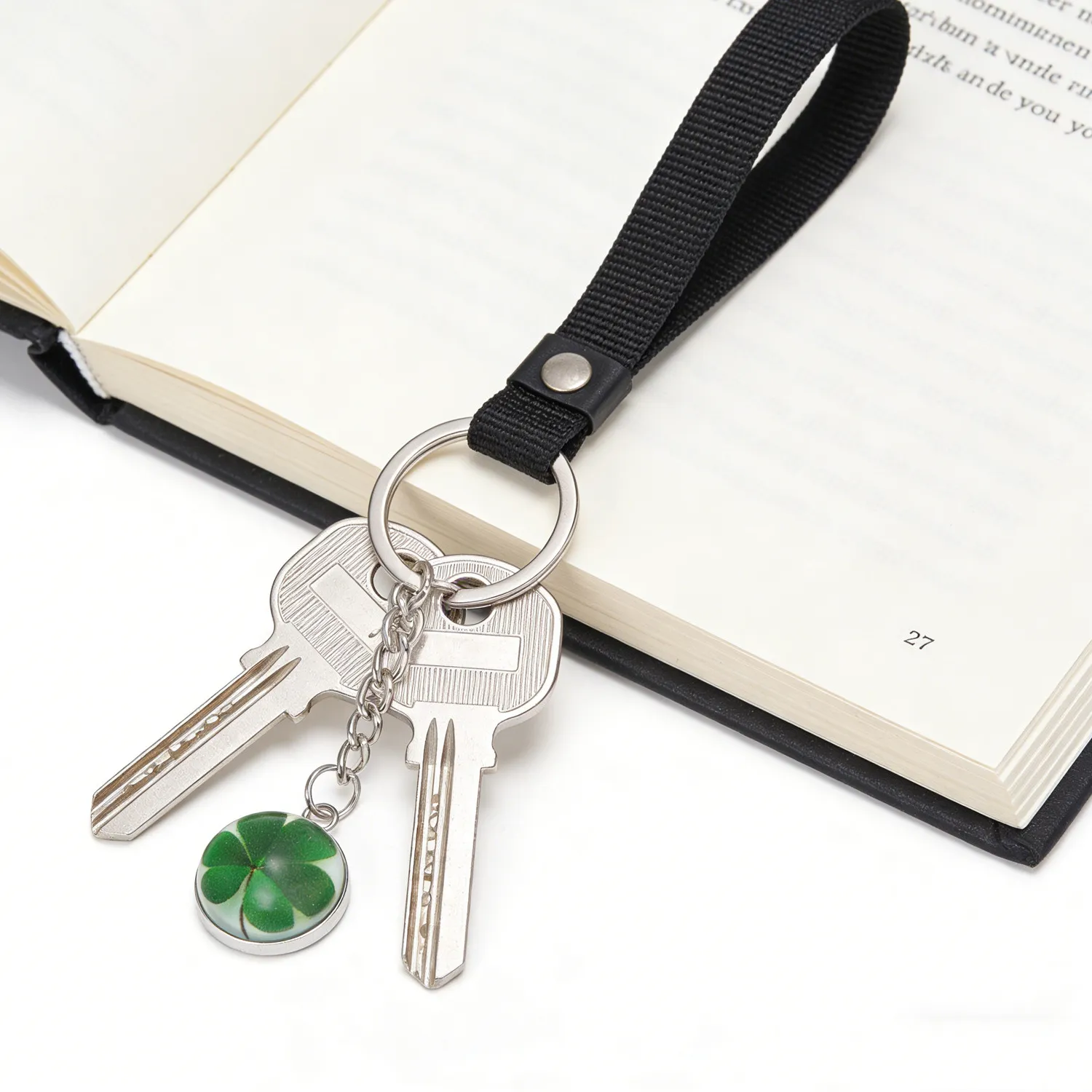 Authentic 10Pcs Four Leaf Clover Keychain Shamrock Charm Key Ring Pendant for Bag Purse Backpack St Patricks Day Accessories