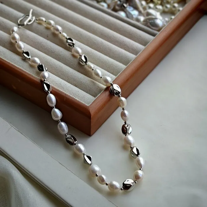 Authentic Natural Freshwater Pearl Metal Ball Necklace for Women Fashionable Temperament Niche Hong Kong Style Retro Ins Clavicle Chain