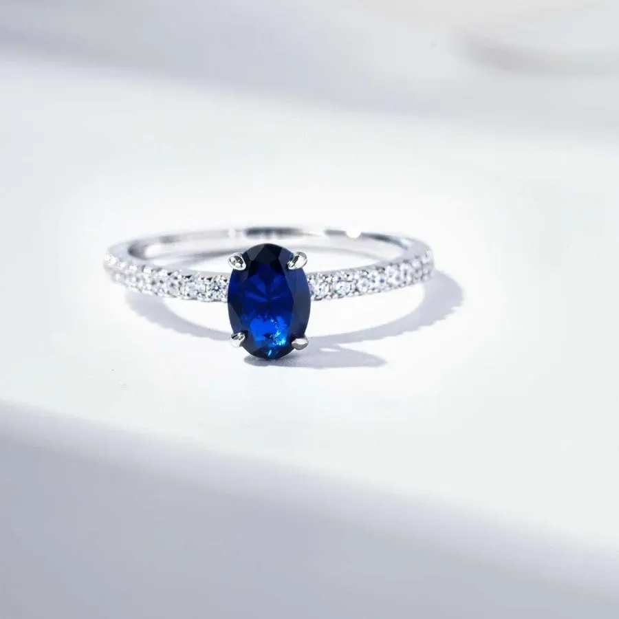 Authentic PT950 platinum gold ring of 99.99% purity for women, a unique small accessory design featuring a dove egg, high-end jewelry.