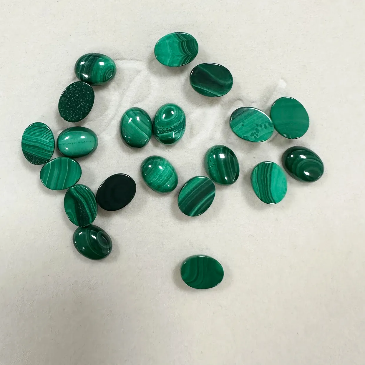 Authentic Factory Bohemian Malachite Oval Cabochon Vivid Green Natural Gemstone For Ring Earring Necklace Healing Jewelry Making