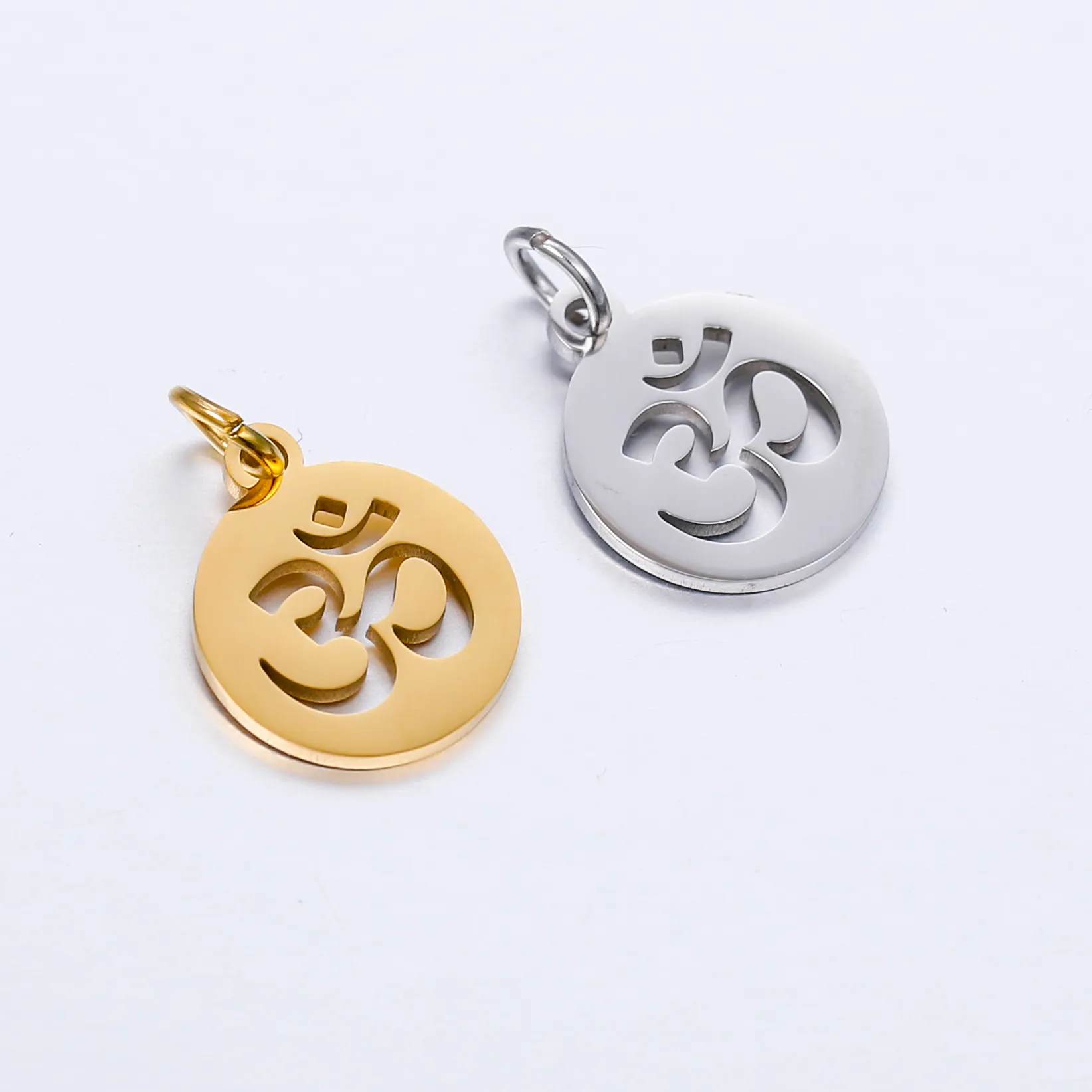 Authentic DOOYIO 5pcs/Lot Mirror Polished OM Yoga Pendant DIY Jewelry Handmade Charms Accessories