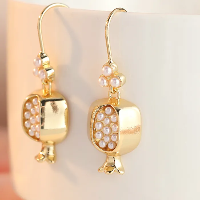 Authentic Fresh Sweet Pomegranate Shaped Earrings For Women Luxurious Inlay Synthetic Pearl Golden Plated Earrings Jewelry
