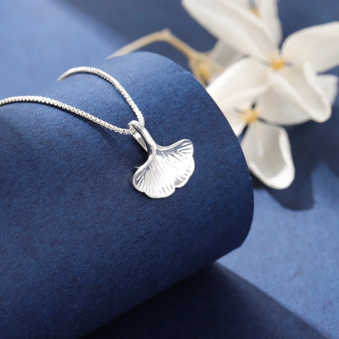 Authentic Simple Ginkgo Leaf 925 Sterling Silver Jewelry Leaves Temperament Pendant Necklaces XL260