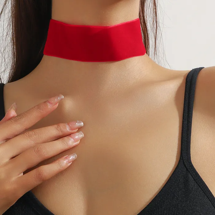 Authentic Vintage Wide Red Velvet Chokers Necklaces for Women Girls Retro Simple Collar Necklace Wedding Party Jewelry Accessories