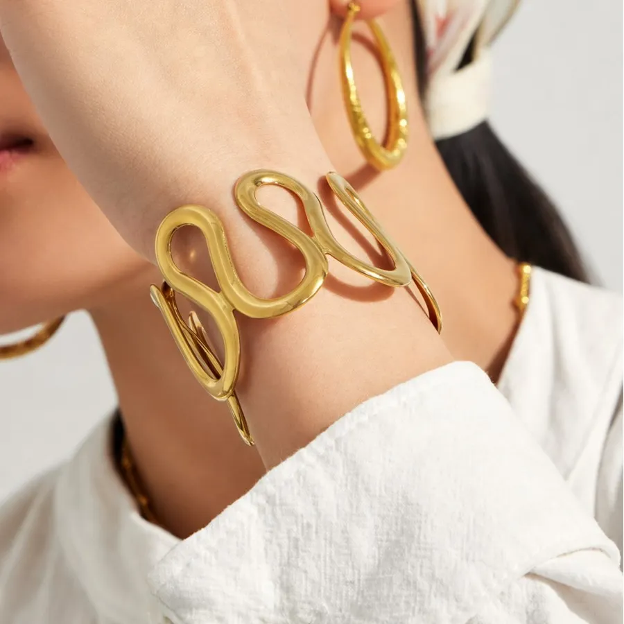 Authentic Serpent’s Whisper: Wavy Gold‑Plated Cuff for Protective Flow