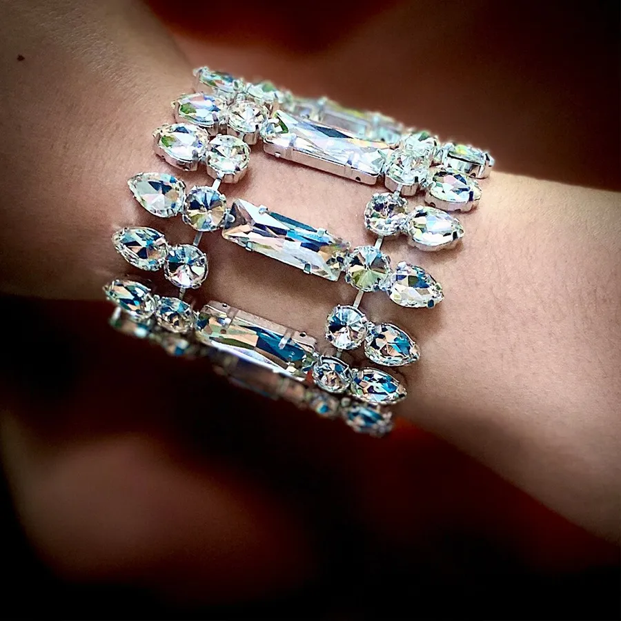 Authentic Stonefans Fashion Geometric Chunky Bracelet Baroque Hand Decoration Hollow Large Rhinestone Cuff Bangle for Women Dance Jewelry