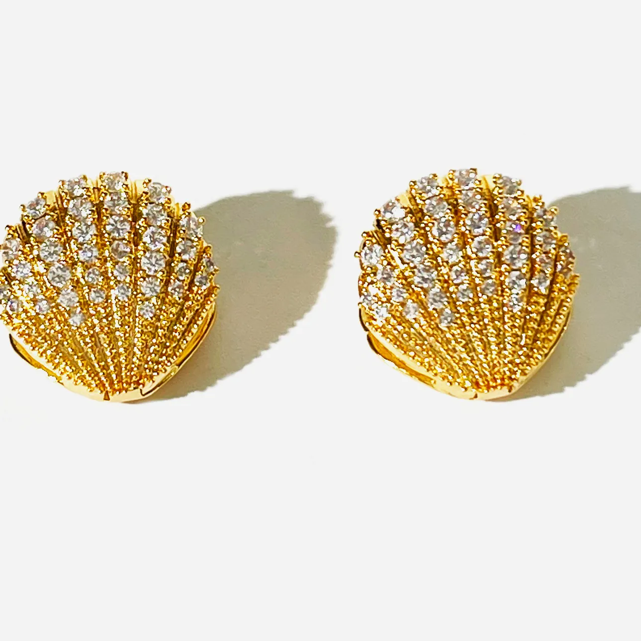 Authentic Peri'sbox Beautiful 14K Gold Silver Plated Shell Clip On Earrings with Cz Stones Inlaied Beach Holiday Jewelry 2023 Trendy