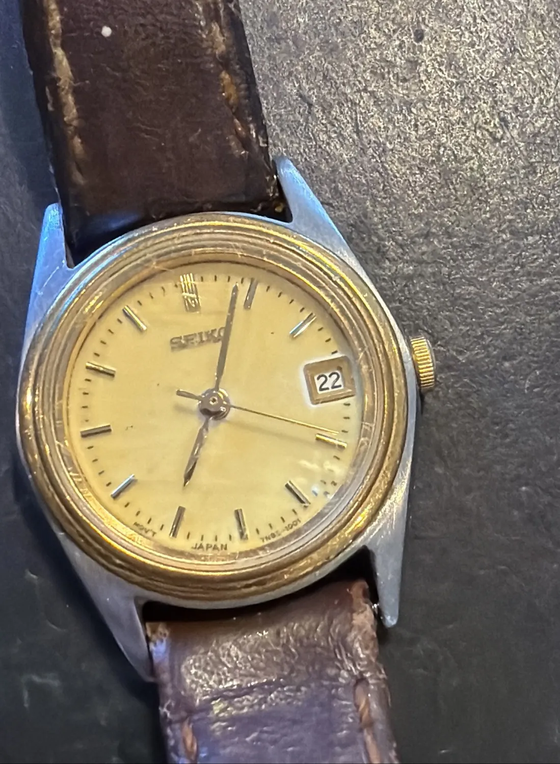 Authentic The Gilded Chronos: A Vessel of Timeless Radiance